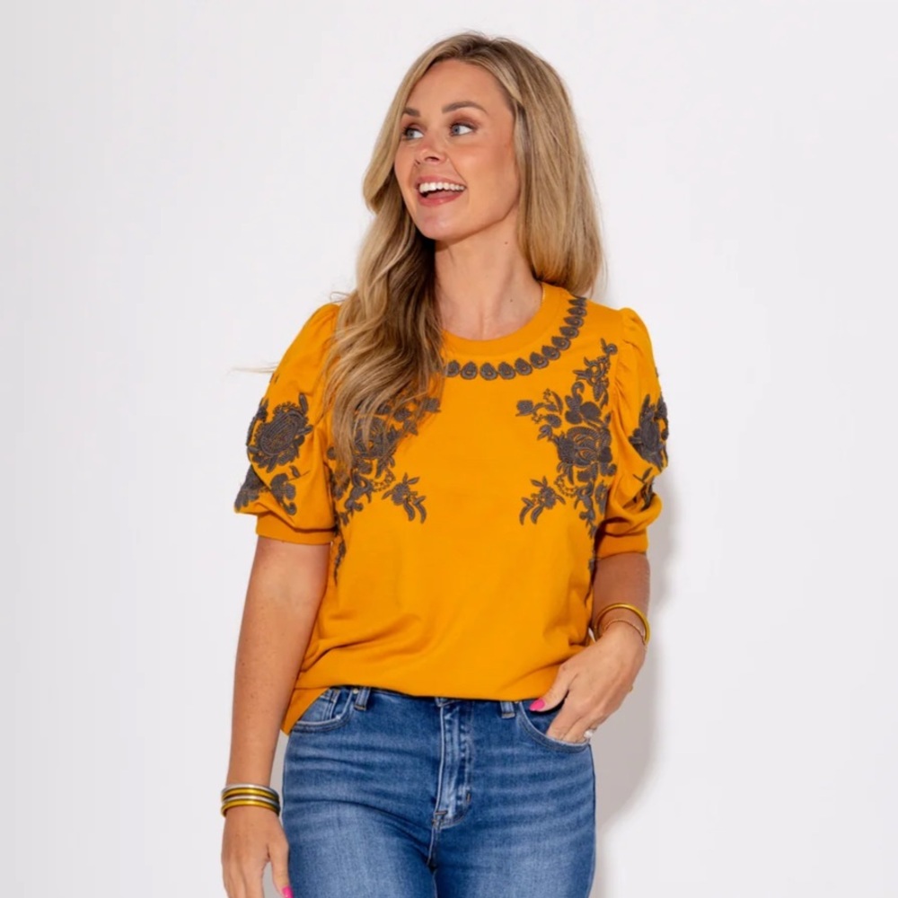 IVY JANE TRAILS OF FLOWERS KNIT TOP
Medium